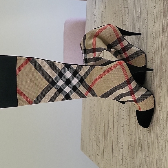 Gorgeous Ladies Boots - Picture 2 of 4